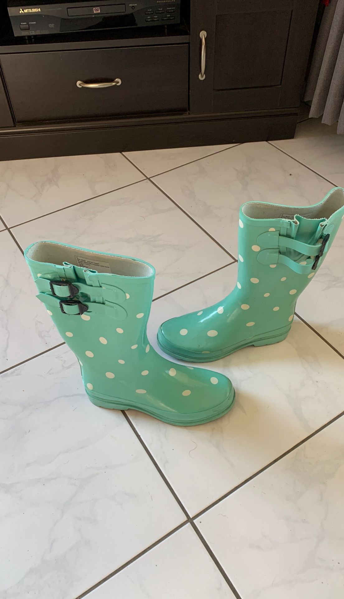 Women rain boots size 8