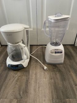 Mr Coffee 12 Cup Maker and Osterizer Blender in Working Condition $40 Both Firm on Price