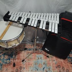 Vic Firth Student Percussion Bell/Snare Kit With Rolling  Flight Case