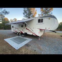 2009 Heartland Razor Toy Hauler 