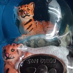 San Diego Zoo Tiger Snow Globe