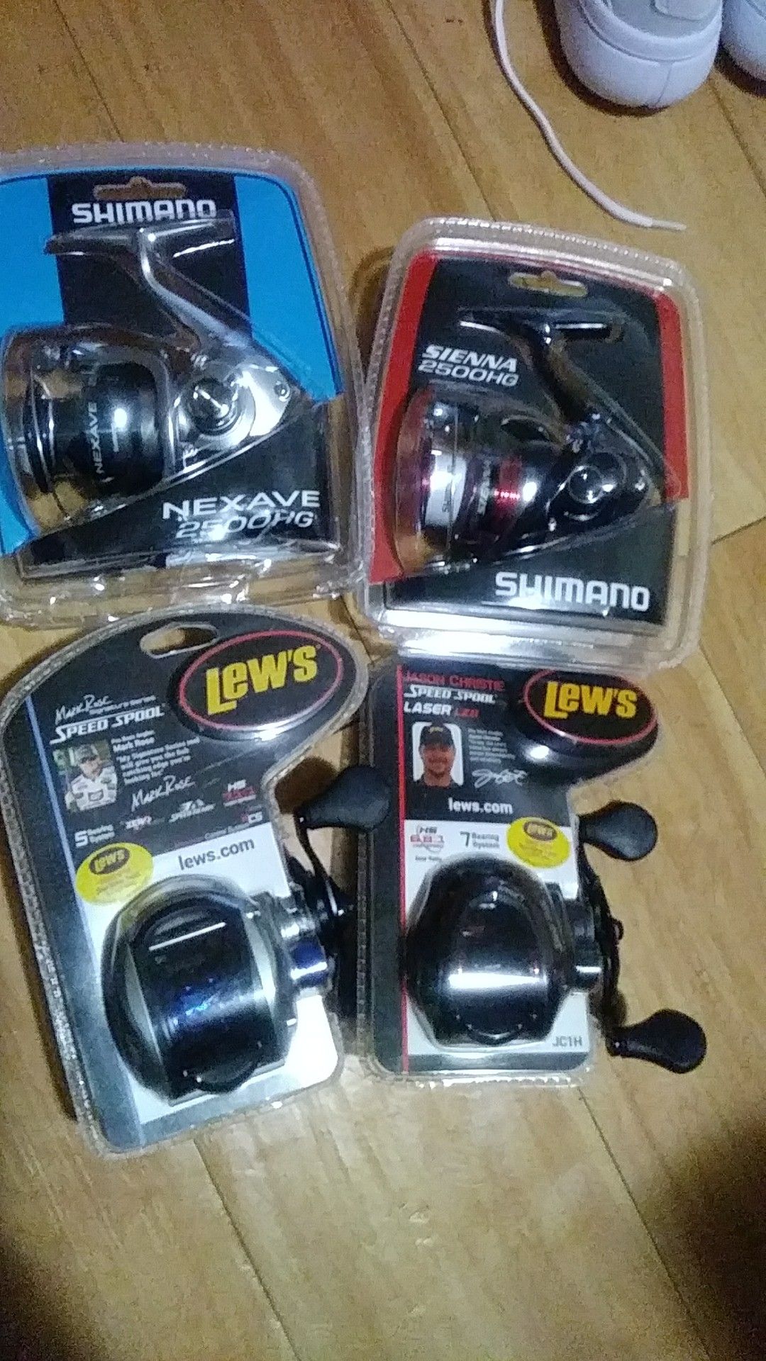 Fishing reels