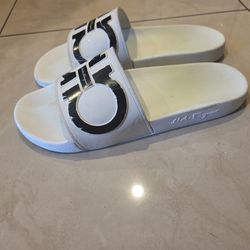 Sandalias feragamo size 10