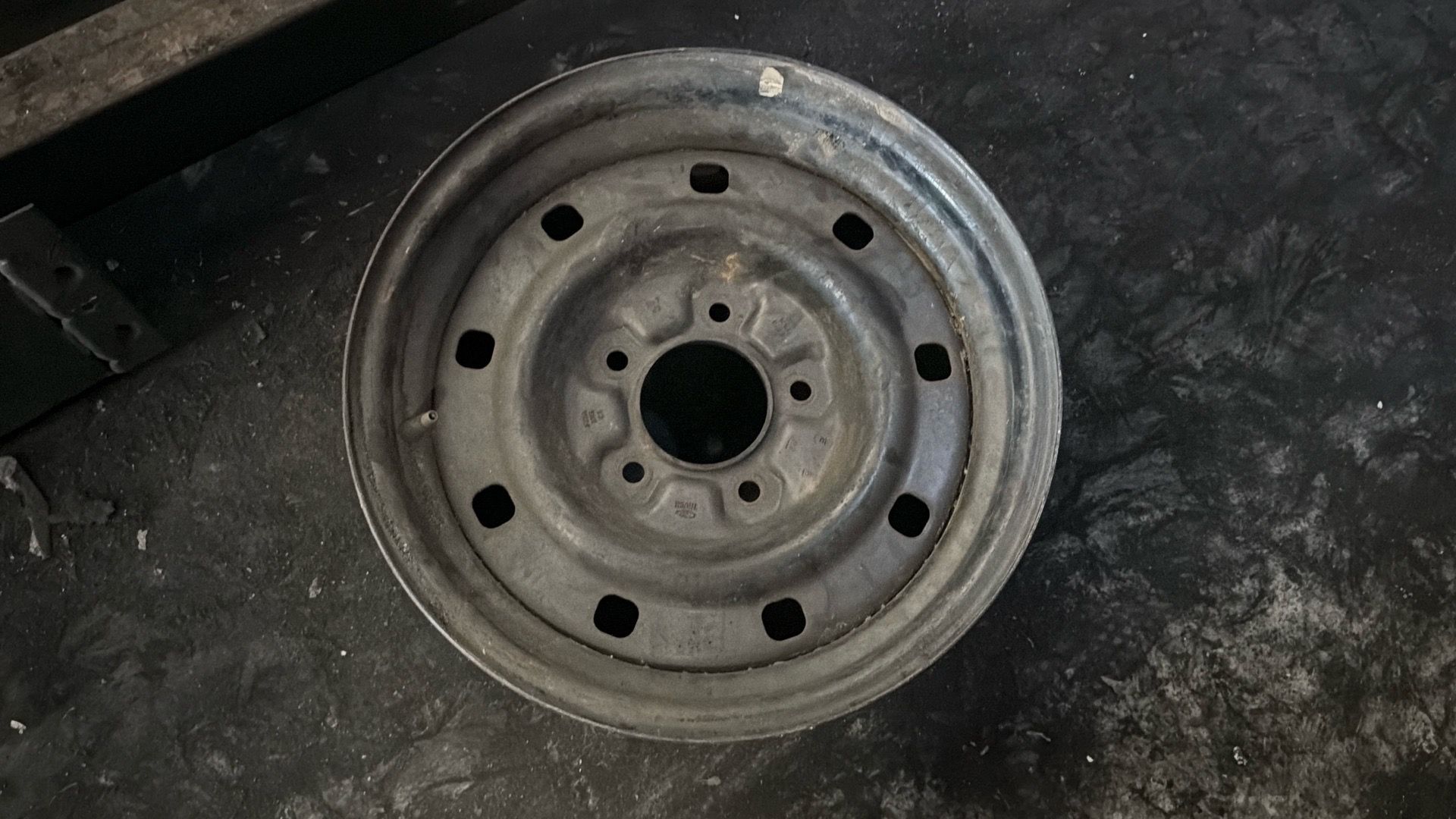 One 16 Inch Steel Ford Truck Wheel 5x135mm Fits 97-03 F150 or Expedition