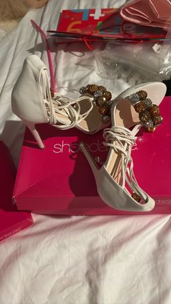Shoes number 7 white