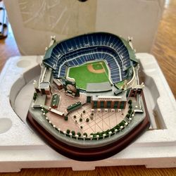 Danbury Mint Atlanta Braves Turner Field Stadium Replica – Original Box – MLB Collectible