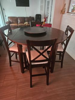 Dining table set