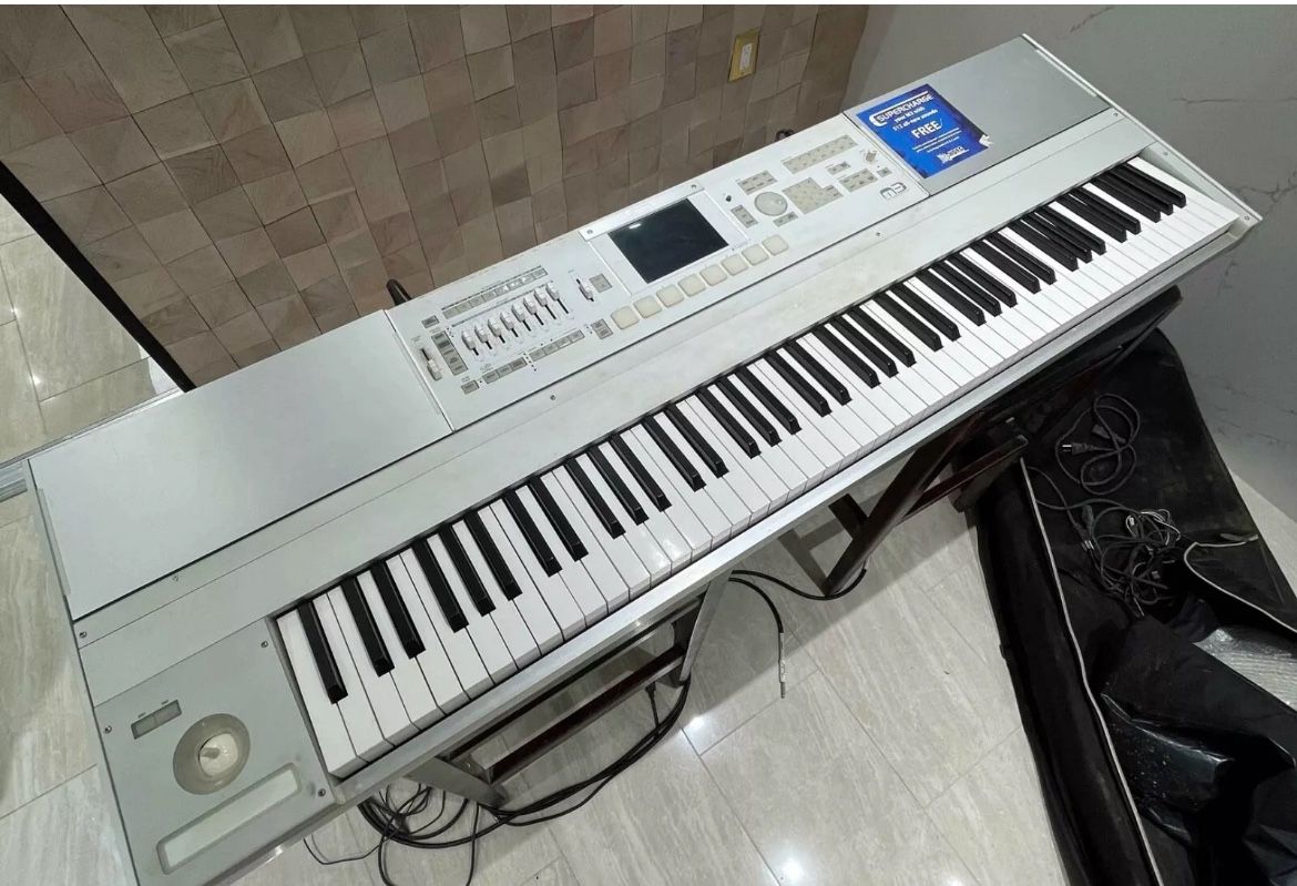 Korg M3-88 Keyboard Synthesizer Keyboard Workstation w/ Pedal + Travel Bag