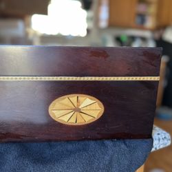 VINTAGE RARE BOMBAY INLAID MAHOGANY WOOD BOX / CHEST 