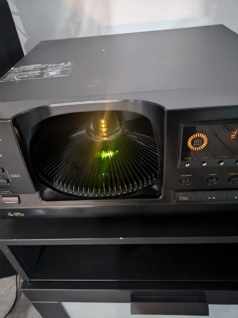 Pioneer 101 Cd storage And Disc  Player- Works perfectly