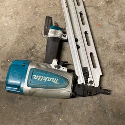 Makita Framing Nailer 16 D-8d nails