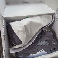 Jordan 5 Grey Wolf Size 9 260$    Firm  Sugarland Area
