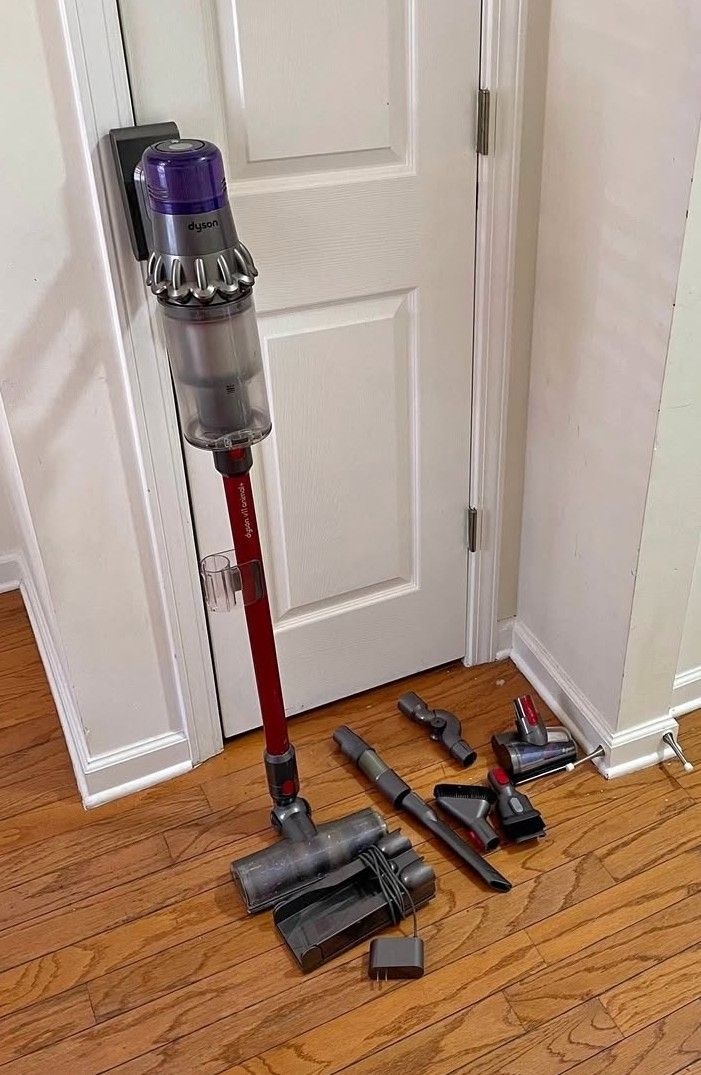 Dyson sv15 v11 animal 11+ stick vacuum  cleaner