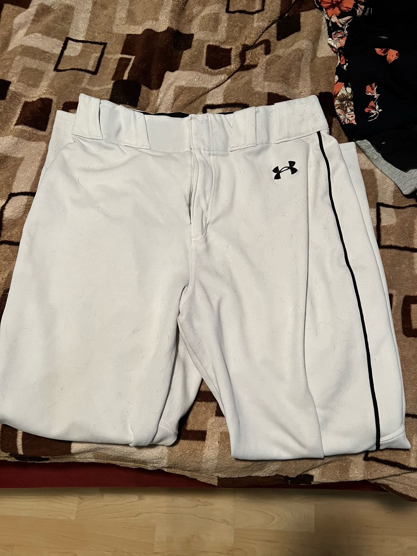 Men’s L UnderArmour Baseball Pants