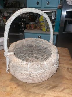 Vintage corn husk hand made basket