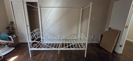 Kid bed frames