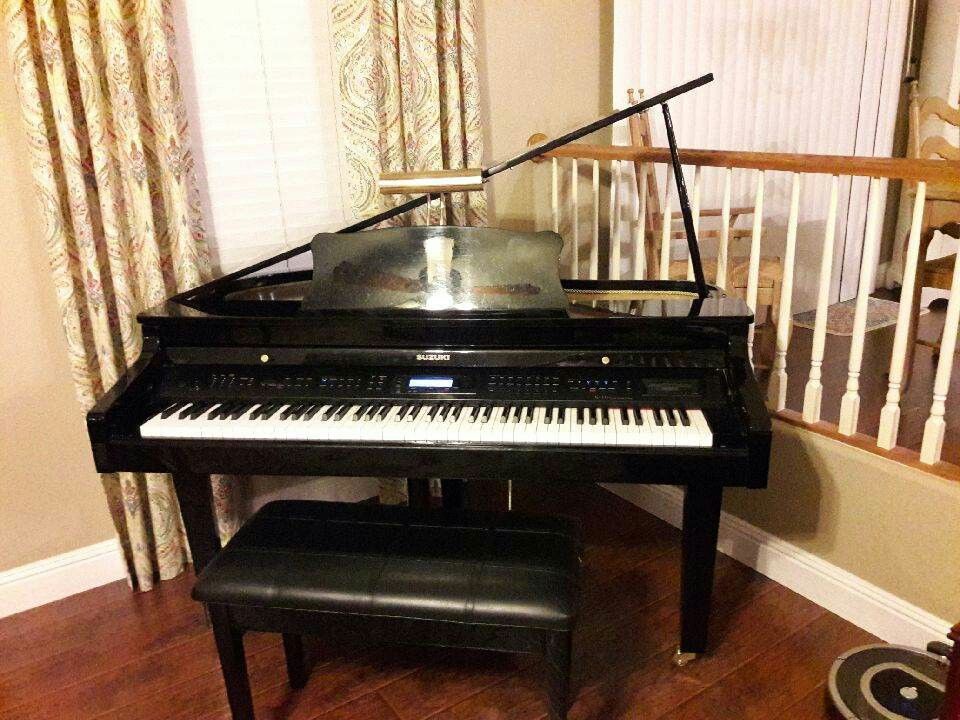 Suzuki g33 sale baby grand piano