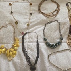 7 Costume Jewelry Necklaces
