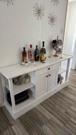 White Wood stand