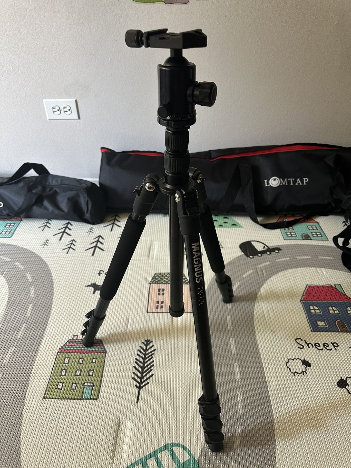 Magnus Tripod
