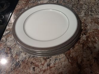 Set of Dinner Plates