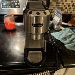DeLonghi espresso Machine With Frother 
