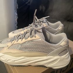 Yeezy 750 Cream V2