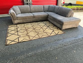Sectional Couch!! Natuzzi Made in Italy!! Delivery Available 🚚!! Dimensions: 122” x 95” Length x 31” Height x 41” Depth