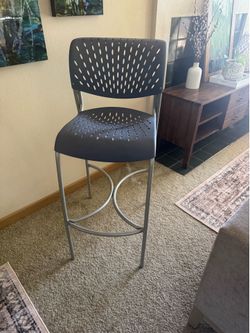 Set of 2 plastic bar stools
