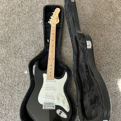 Behringer Strat Electric Guitar With Hard Case Nice 