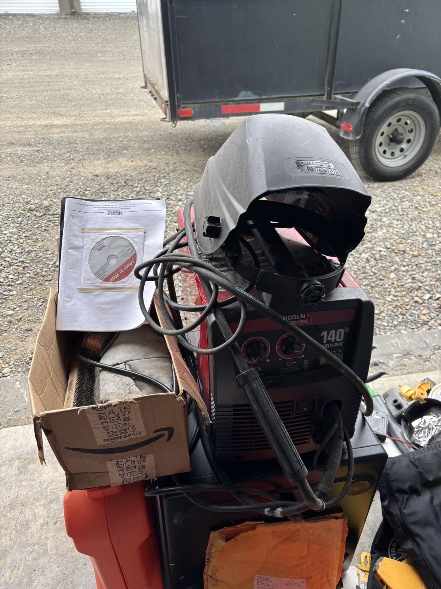 Lincoln 140 Weld Pack. Helmet And Gloves. Used Twice. 