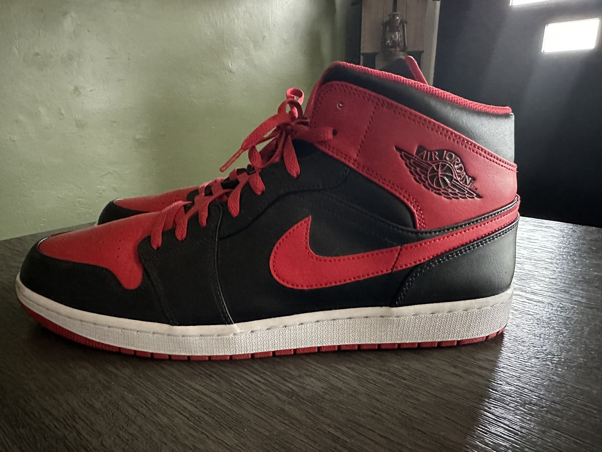 Size 18 - Jordan 1 Mid Alternate Bred