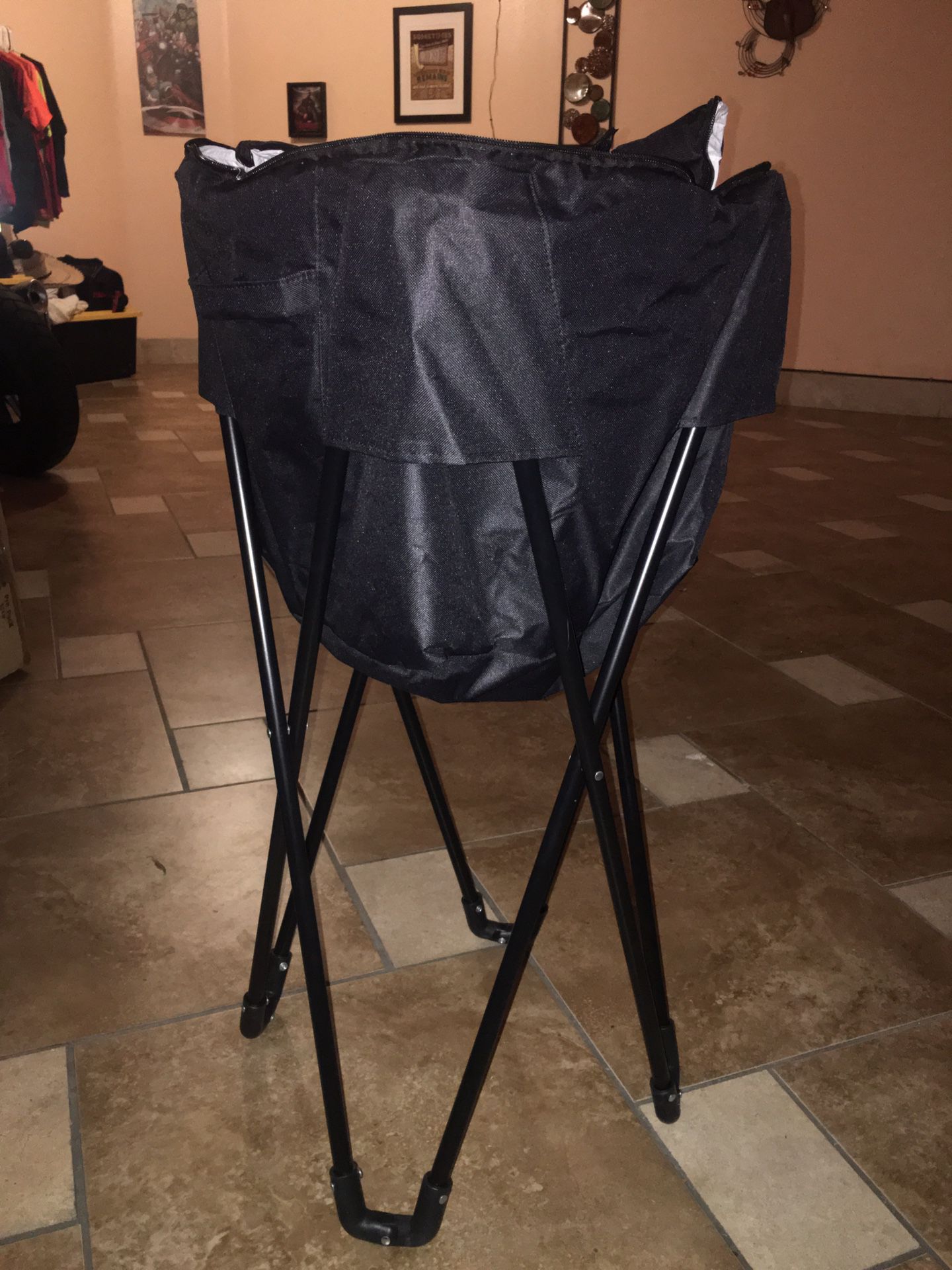 Party/camping cooler w/stand & carry bag