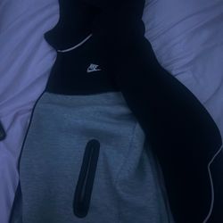 black and grey nike hoodie 
