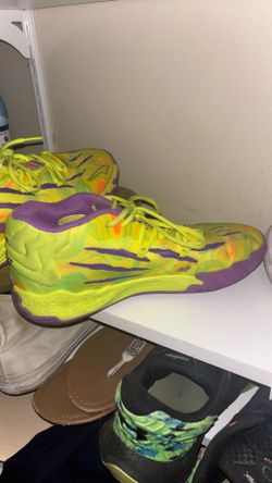 Mello Yellow basketball shoes