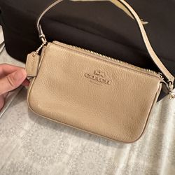 NEW COACH SHOULDER BAG SHORT NEW BEIGE NUDE