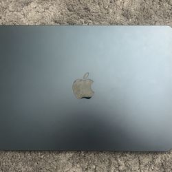 MacBook Air M3 8GB MEMORY 245 GB STORAGE