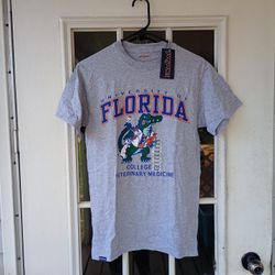 University of Florida College Veterinary Mecine Jansport T Shirt Size S NWT Unisex.