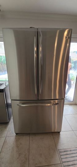 Fridge in good condition, but needs motherboard