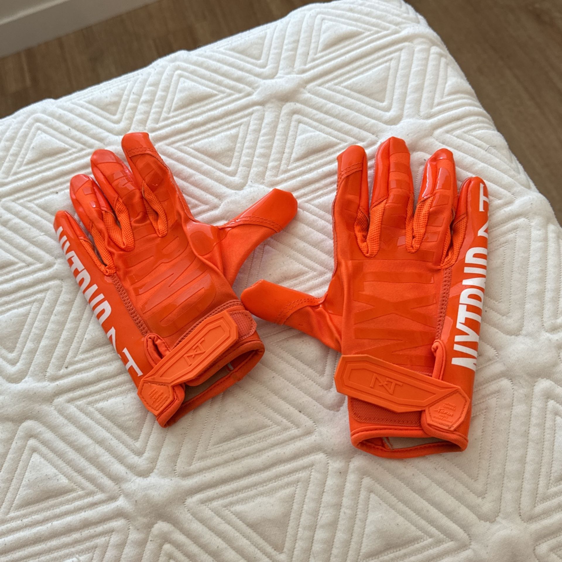 NXTRND G1 FOOTBALL GLOVES ORANGE-size large for Sale in La