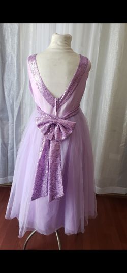 LINDO VESTIDO TALLA 16 DE NÑA USADO 2 VESES MUY BONITO EN PERFECTAS CONDICIONES,LIMPIO SI ALGUIEN LE