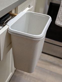 Hanging kitchen bin