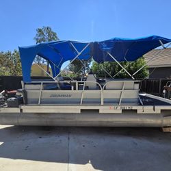 1987 Grumman 20 foot pontoon