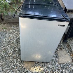 Magic Chef Mini Fridge