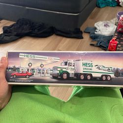 1988 Hess Truck NIB Mint Condition