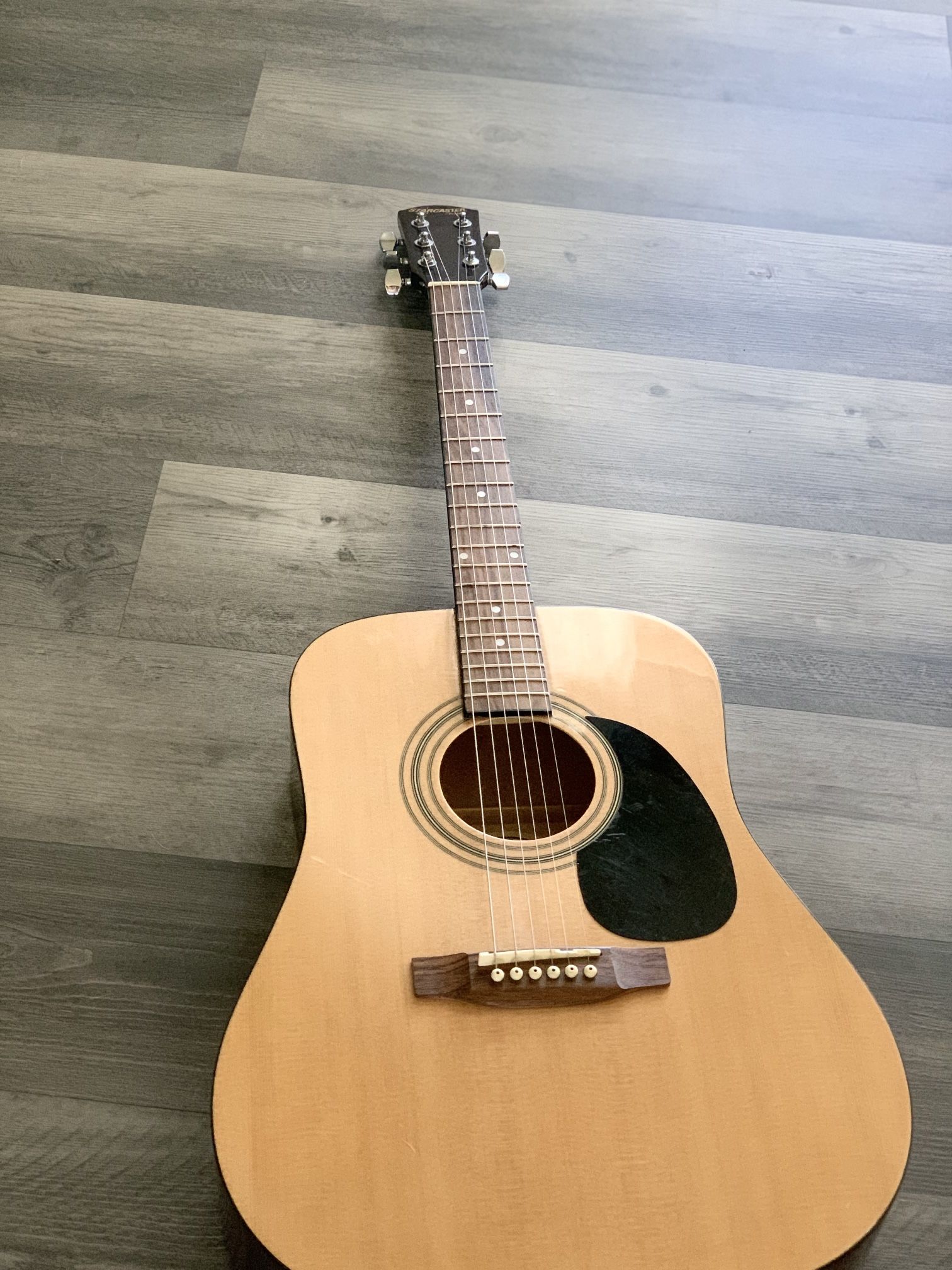Starcaster Fender 6 String Guitar