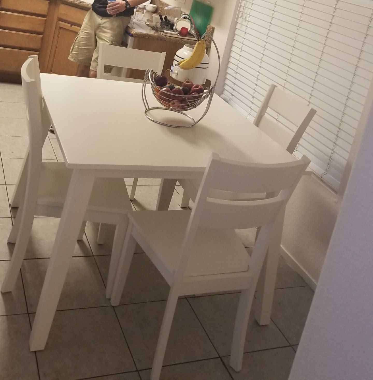 Small kitchen table w/ 4 chairs