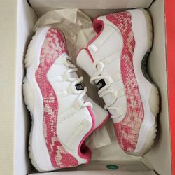 Jordan 11 Low Snakeskin