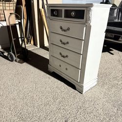 🎁BEAUTIFUL TALL CHEST/5 DEEP DRAWERS- WHITE COLOR 🎁