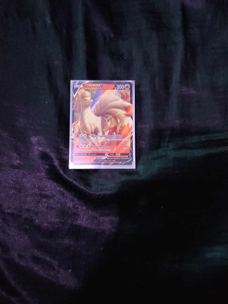 Ninetales V Pokémon Card